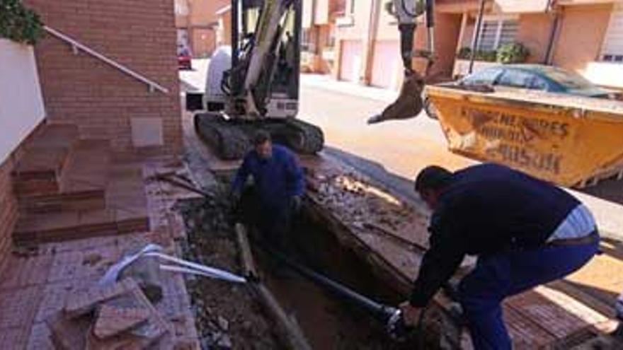 Vecinos de la Urbanización Guadiana se quejan de las continuas averías de agua