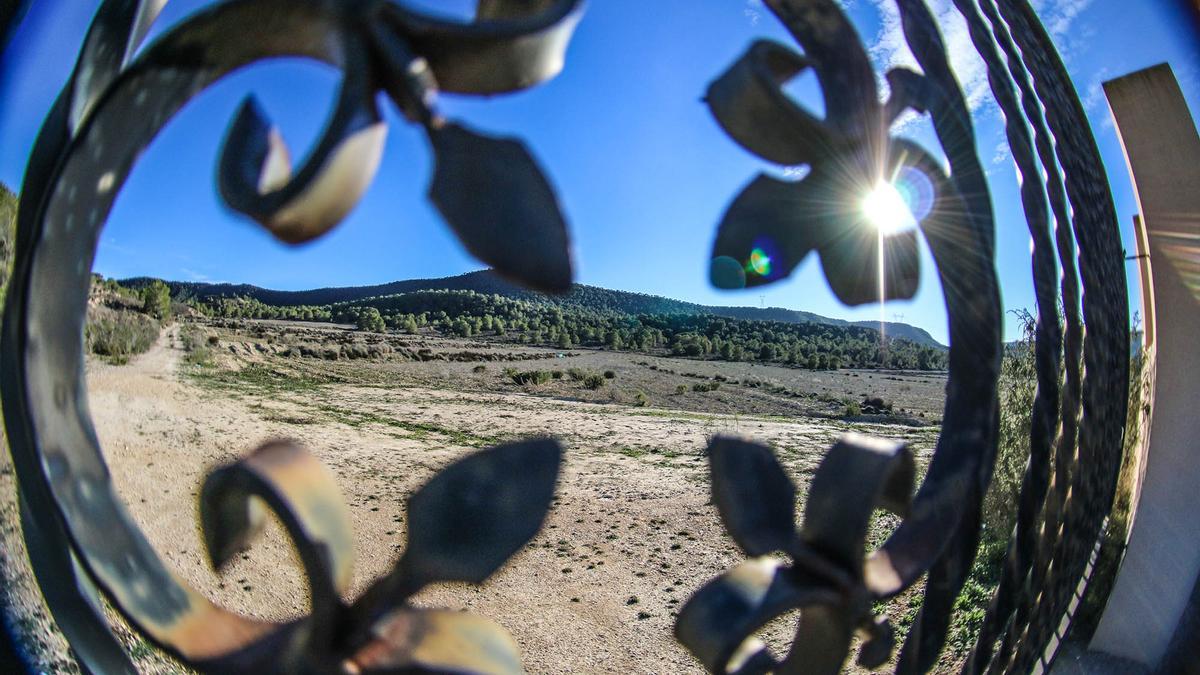 Vista de Escalona desde una finca de secano