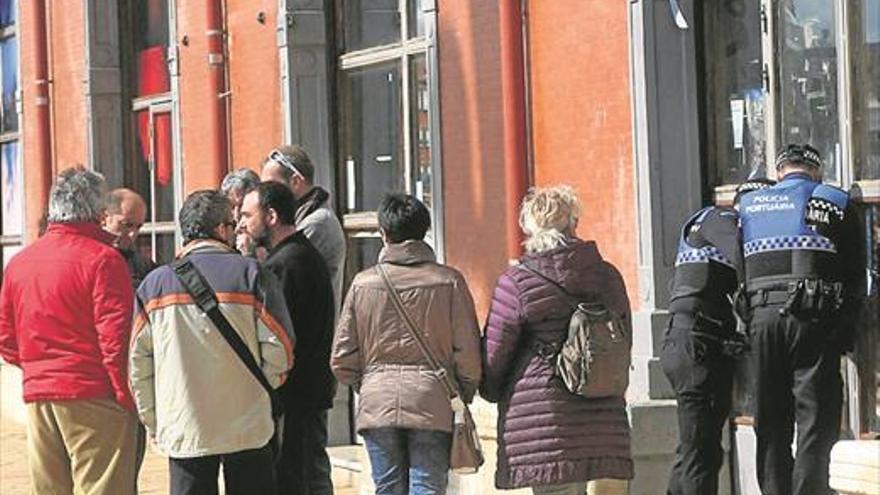 Un ‘casteller’ muere tras caerle encima una gran pieza metálica