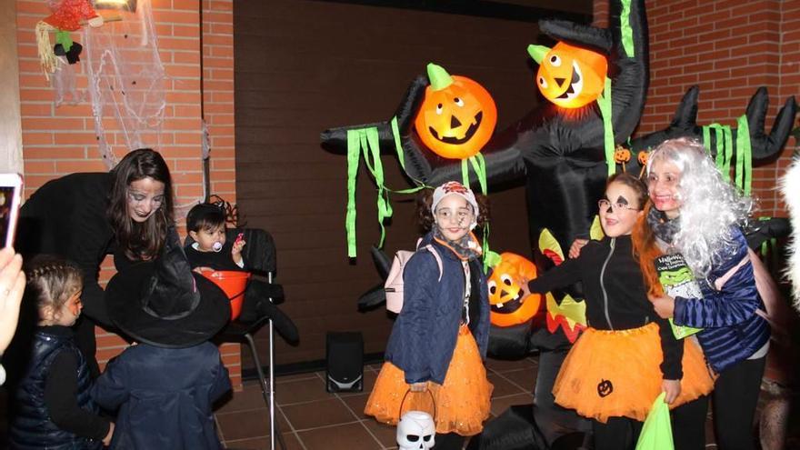 Participantes en la fiesta de Halloween del año pasado.