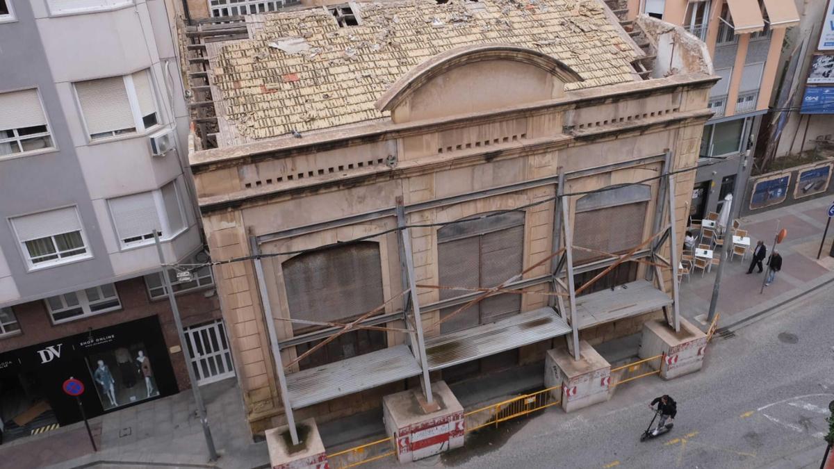 El aspecto que presenta en estos momentos la fachada del edificio de El Progreso, en una imagen tomada este mismo jueves.