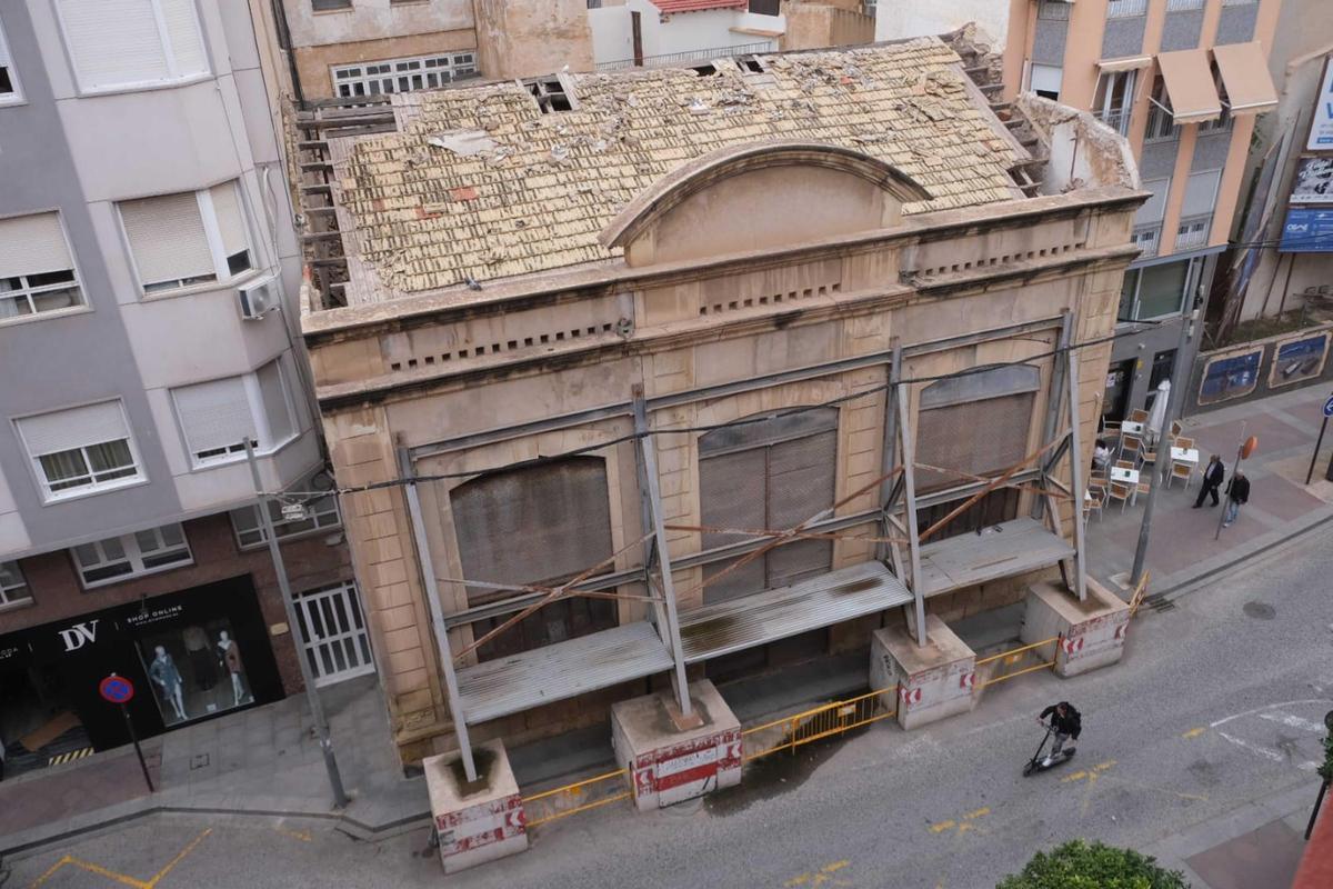 El aspecto que presenta en estos momentos la fachada del edificio de El Progreso, en una imagen tomada este mismo jueves.