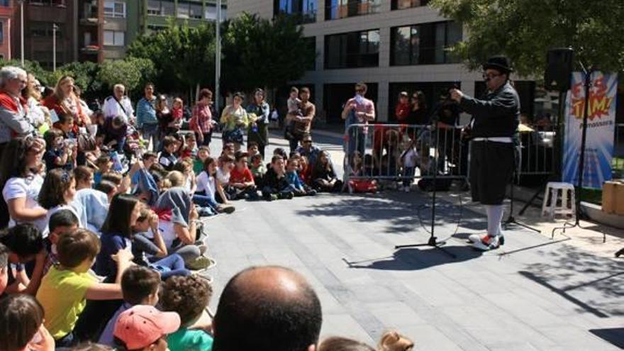 Almassora convierte sus calles en una fiesta de teatro, música y animación