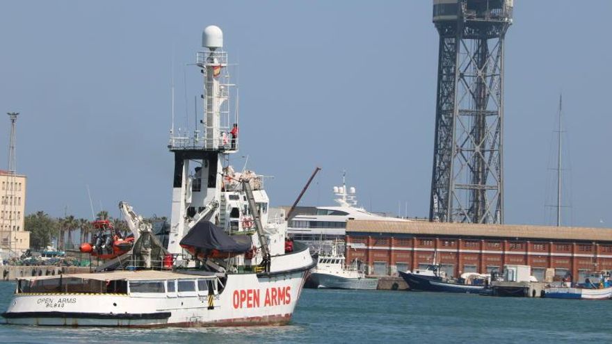 Imatge de l&#039;Open Arms sortint del port de Barcelona el 23 d&#039;abril