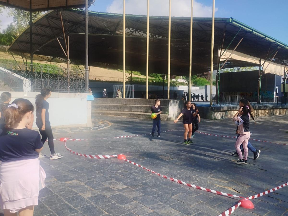 Así fue la jornada de Educación Física en la Calle del colegio Bernardo Gurdiel de Grado