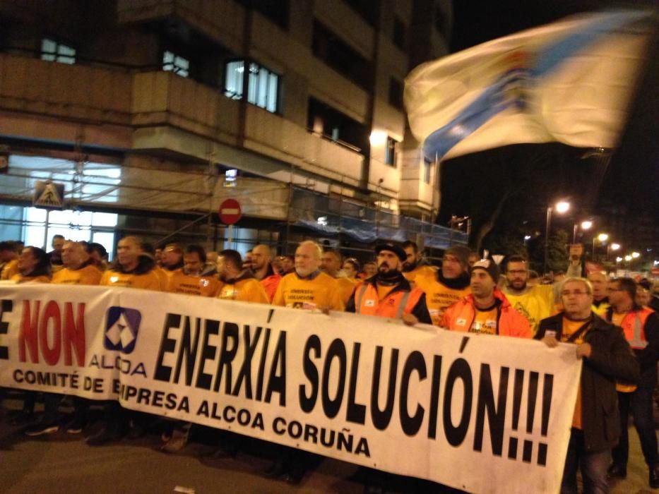 Multitudinaria marcha de "Alcoa no se cierra" en Avilés