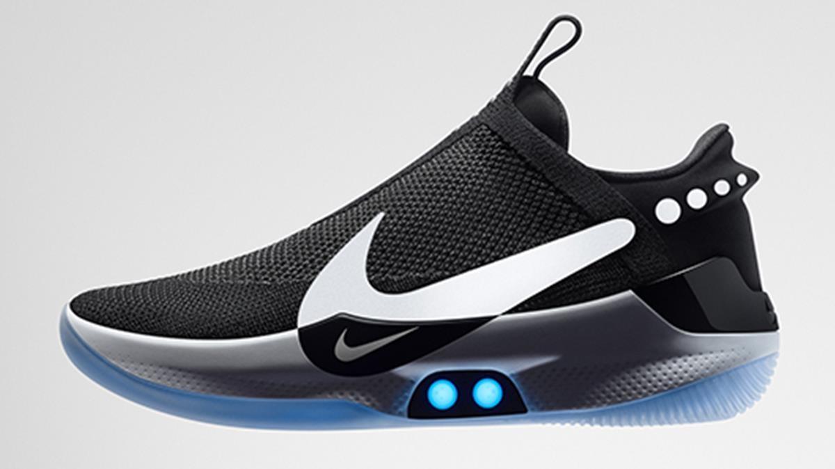 Nike Adapt BB, &quot;las zapatillas inteligentes que se abrochan solas&quot; que Nike lanzó en el 2015.