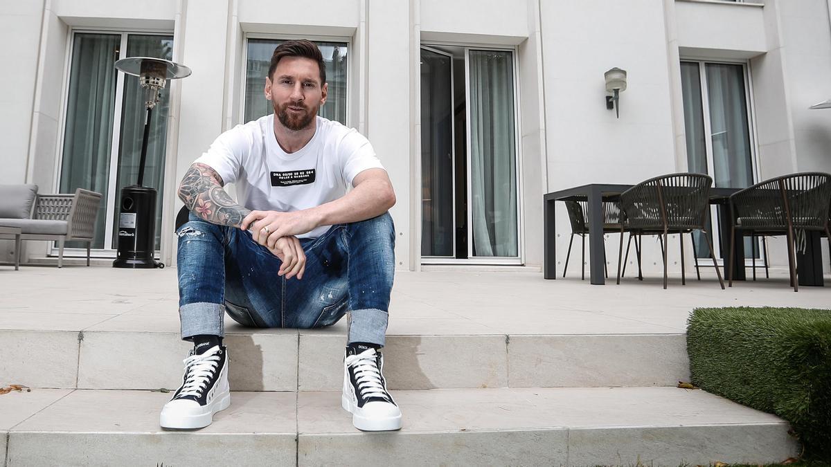 Leo Messi a les escales de casa seva, a París