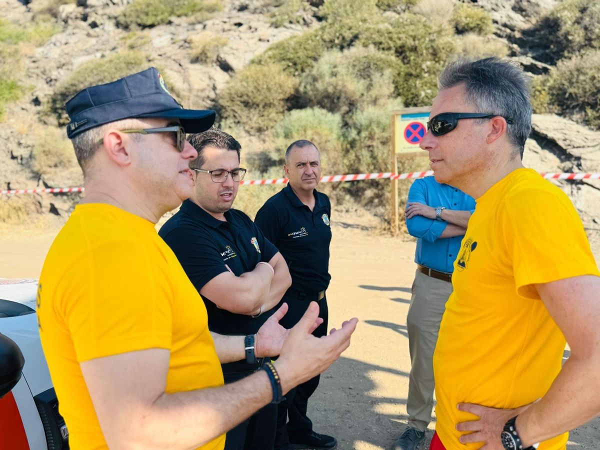 El alcalde de Lorca visitaba el operativo durante su primera jornada.