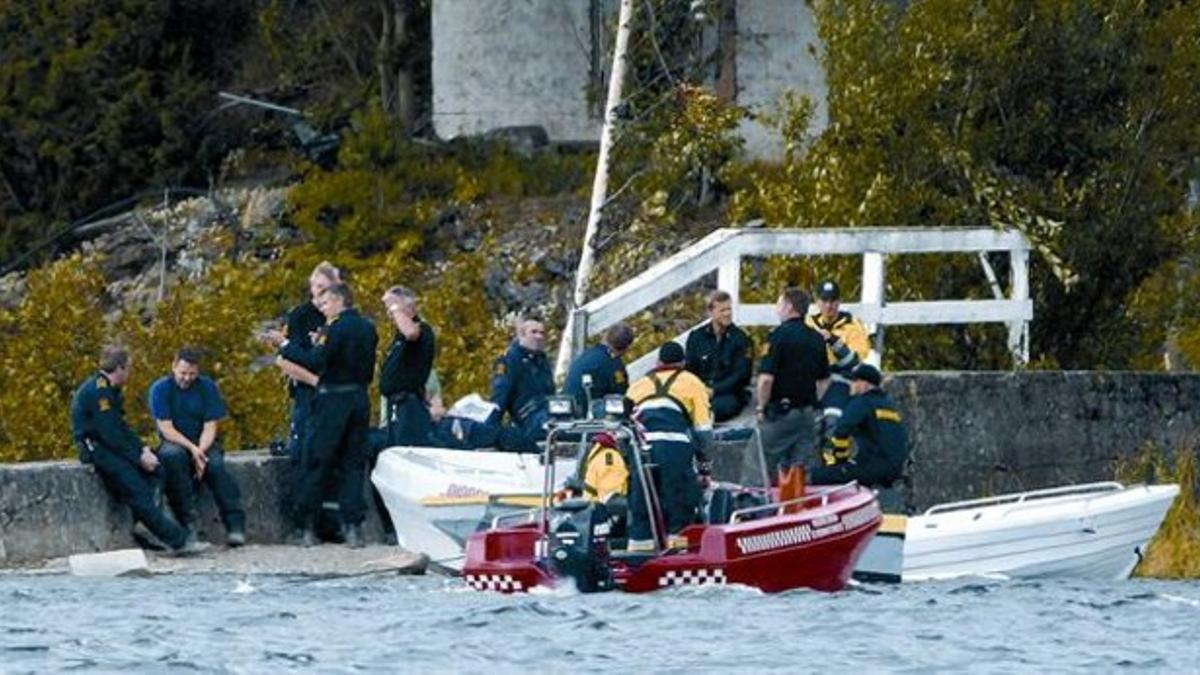 La policía noruega se toma un descanso mientras sigue buscando cuerpos en las aguas del fiordo de Noruega.