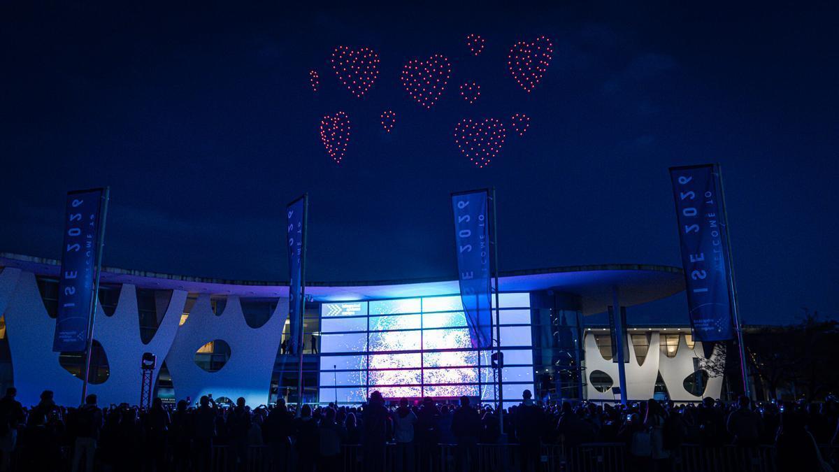 Espectáculo de drones en el ISE, en imágenes