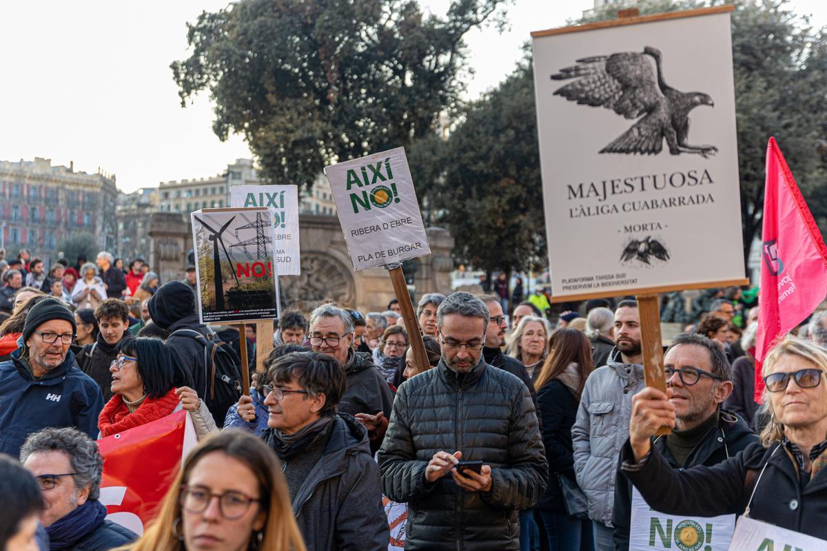 La manifestación contra el Hard Rock, la ampliación del aeropuerto y el Cuarto Cinturón corta el centro de Barcelona