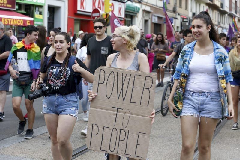 "Orgulloxos y libres". Manifestación del Orgullo en Zaragoza