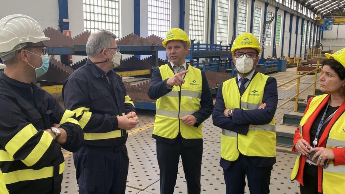 El delegado del Gobierno, en el visita ayer a Navantia.   | // L. O.