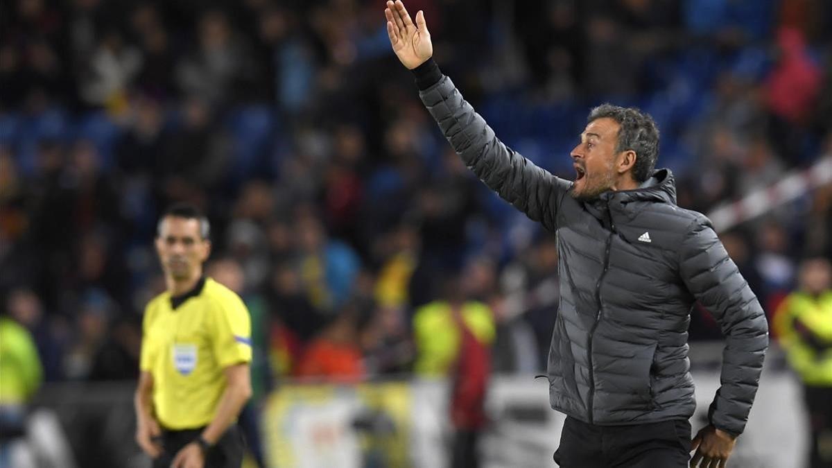 Luis Enrique, durante el amistoso de España contra Bosnia.