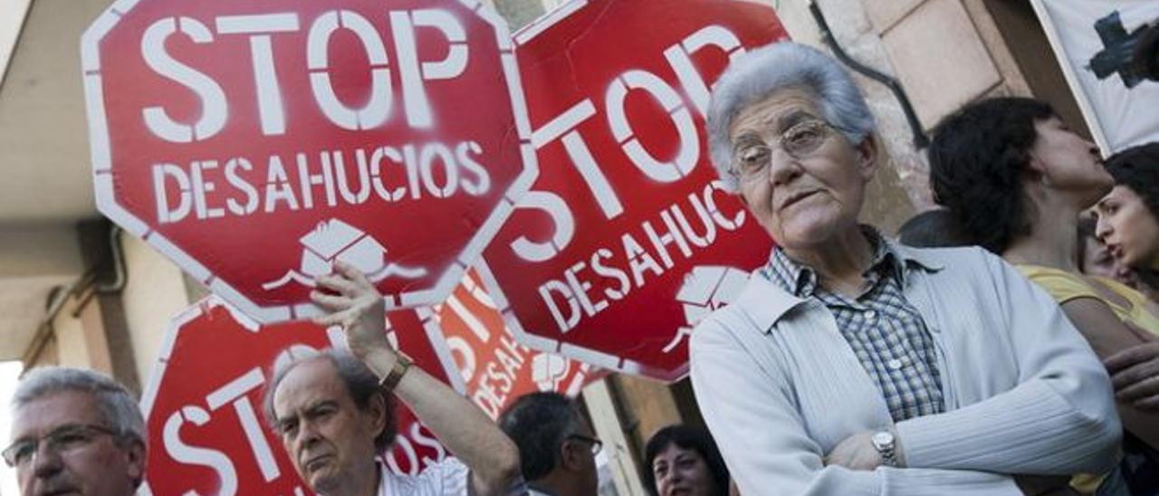 Concentración de la plataforma Stop Desahucios antes de la pandemia.