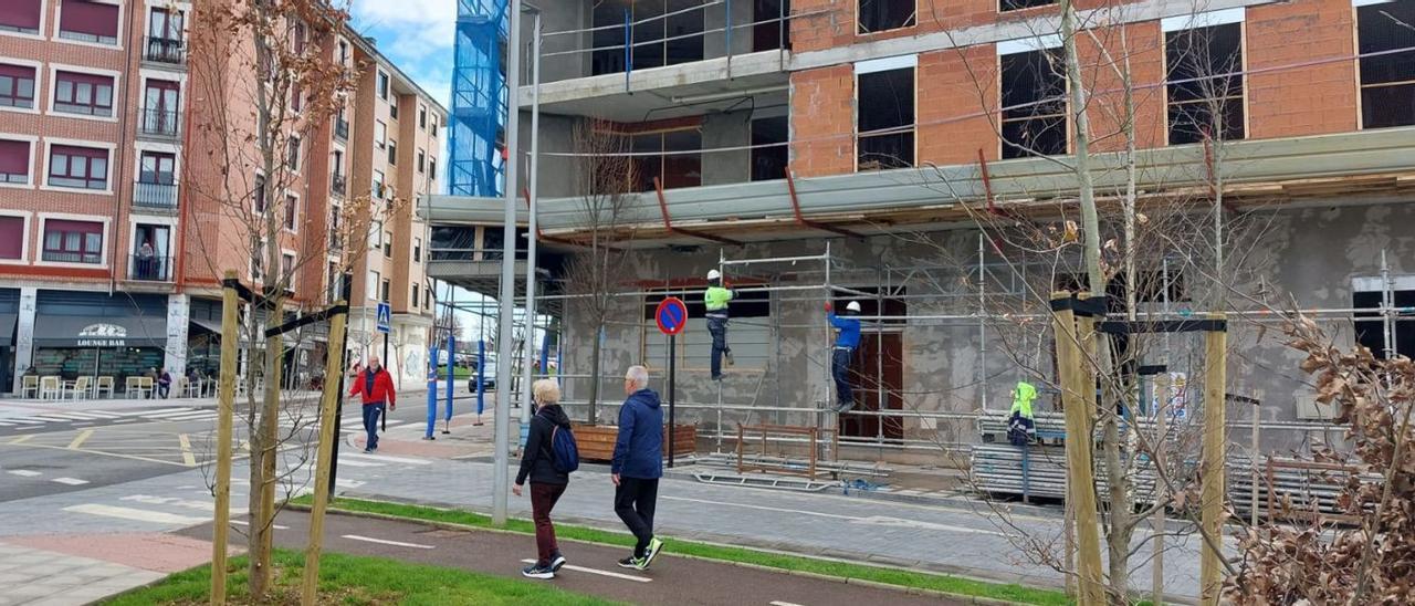 Uno de los edificios en construcción en la zona de Santa Isabel, en Lugones, área en expansión de la localidad. | P. Tamargo