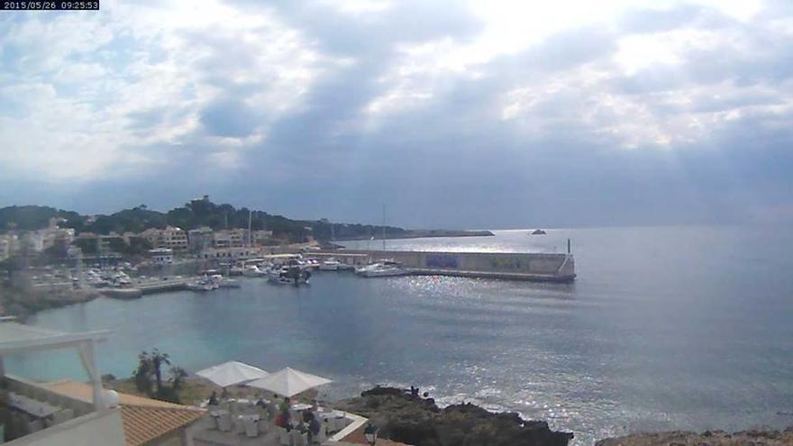 Die Sonne macht heute ab und zu Pause auf Mallorca - wie hier im Hafen von Cala Ratjada.