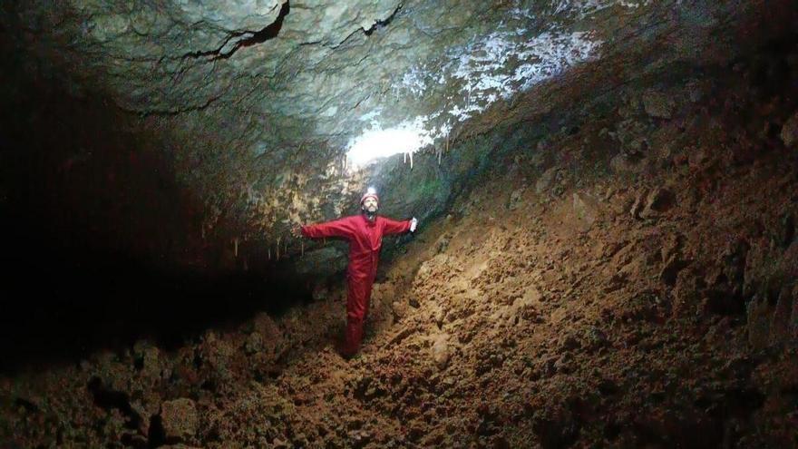 Descubren en Rincón de la Victoria una nueva cavidad en el complejo calizo de El Cantal