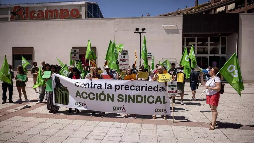 Las trabajadoras de Alcampo del sindicato OSTA, contra el ERE: "Esto es más que precarizar, es sumisión"