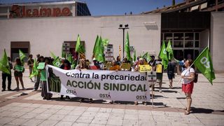 Las trabajadoras de Alcampo, contra el "oscurantismo" del ERE: "Nuestros derechos no están de oferta"