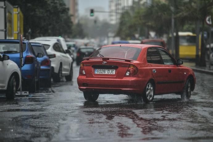 LAS PALMAS DE GRAN CANARIA. Lluvias en la ciudad de Las Palmas de Gran Canaria.  | 03/04/2019 | Fotógrafo: José Pérez Curbelo