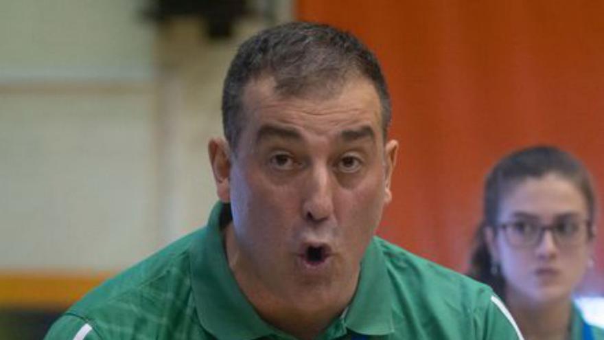 Fran González, técnico del Balonmano Zamora Enamora: “Costó bastante porque tuvimos muchos altibajos”