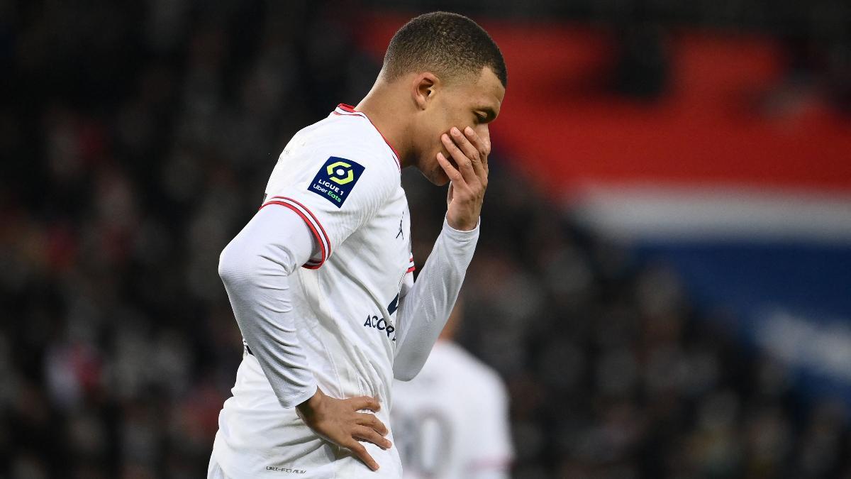 Mbappé en un partido con el PSG