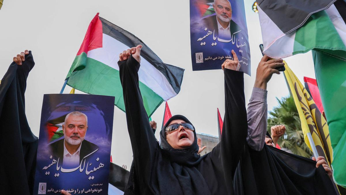 Teherán despide en un funeral multitudinario al líder de Hamás, Ismail Haniya, asesinado por Israel.