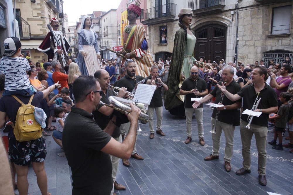 El ball de l'Àliga congrega desenes de persones a la festa de la Bisbal