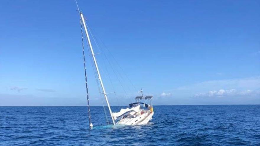 El velero francés que se hundió por la interacción de unas orcas frente a la costa portuguesa.