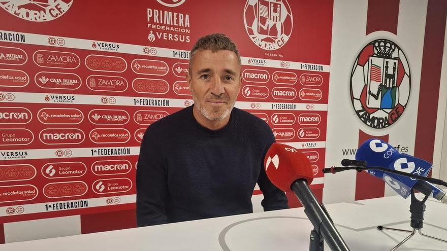 Óscar Cano, entrenador del Zamora CF, alaba la capacidad de su plantilla para recomponerse