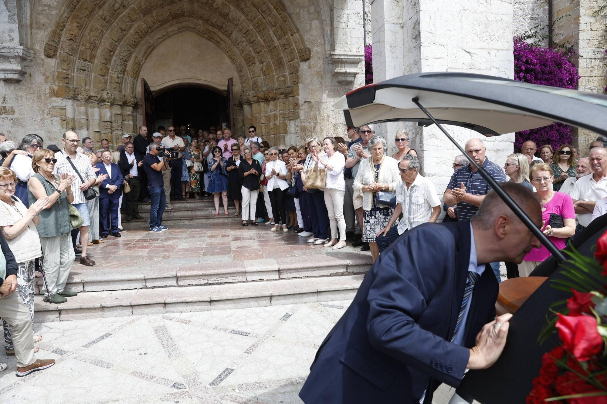 Las imágenes del funeral de Antonio Trevín en la basílica de Llanes.