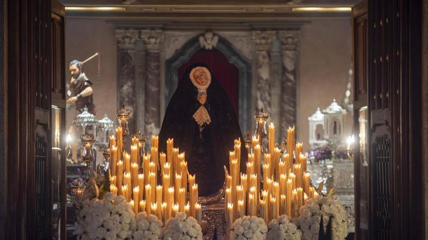 Badajoz se rinde a la Soledad en una multitudinaria procesión del Rosario