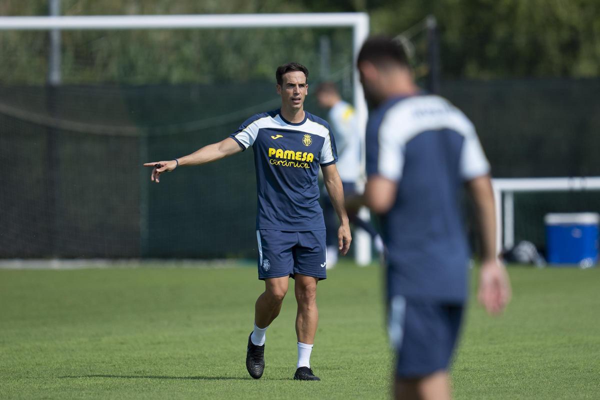 Iñigo Pérez, entrenador del Villarreal CF, durante la pretemporada 2026/27.