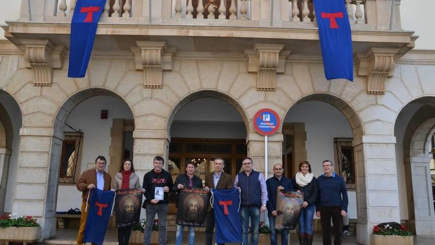 Cuelgan los pendones de Sant Antoni