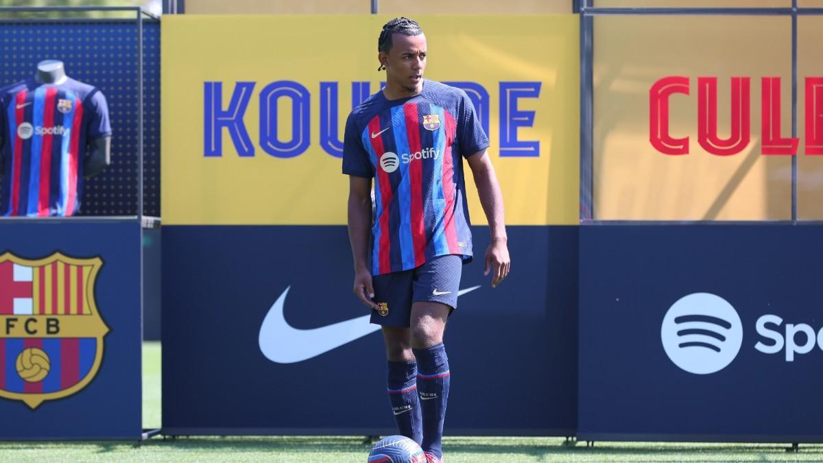 Los primeros toques de Koundé con el Barça