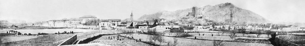 Panorámica de Villena del siglo XIX donde se aprecia la Torre del Orejón.