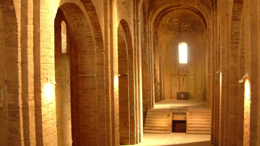 Interior de la col·legiata de Sant Vicenç de Cardona, una meravella del romànic català | ARXIU/SALVADOR REDÓ