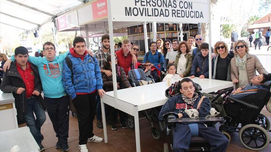 Los alumnos de la Panderola, de visita al mesón un año más