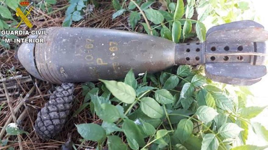 La granada de mortero hallada en un jardín de San Vicente.