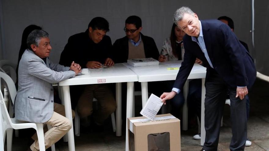 Colombia elegirá presidente entre dos candidatos situados en las antípodas