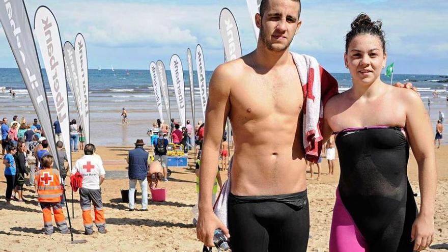 Diego Mariño y Alba Ortiz, ayer, tras imponerse en la prueba gijonesa.