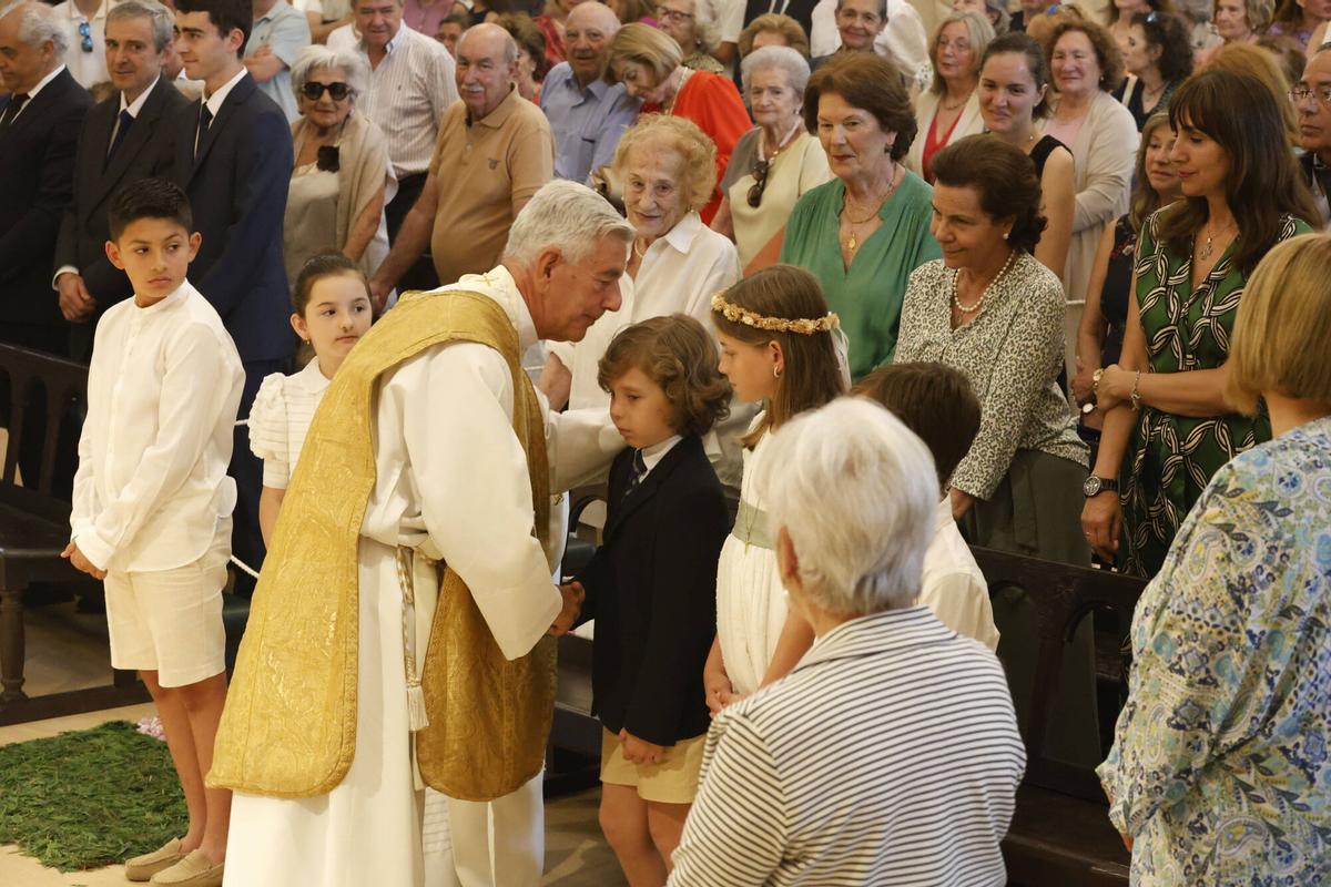 EN IMÁGENES: El Corpus Christi de Somió luce en todo su esplendor con una misa y procesión oficiada por Kike Figaredo: "Estamos muy contentos de que nos acompañe EN IMÁGENES: El Corpus Christi de Somió luce en todo su esplendor con una misa y procesión oficiada por Kike Figaredo: "Estamos muy contentos de que nos acompañe