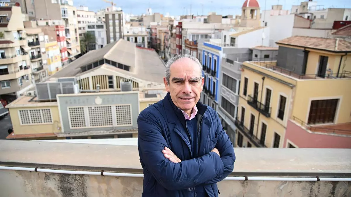 El vicealcalde de Elche, Francisco Soler, recibe el premio del Rotary por su carrera jurídica e institucional