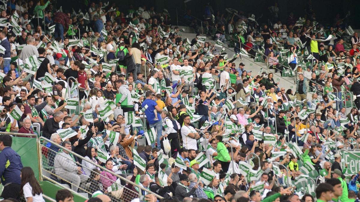 Afición del Elche en el Martínez Valero