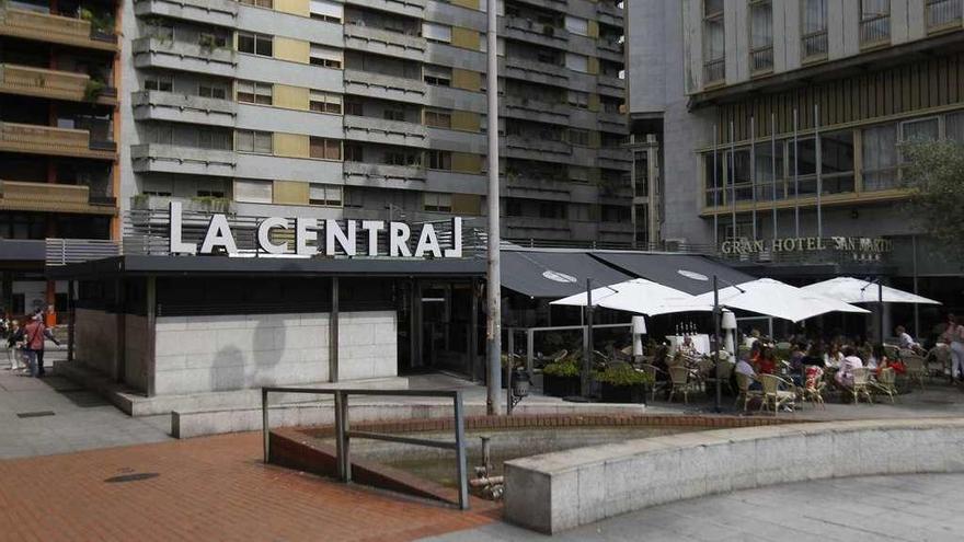 La cafetería La Central, un local público con gestión privada régimen de concesión. // Jesús Regal