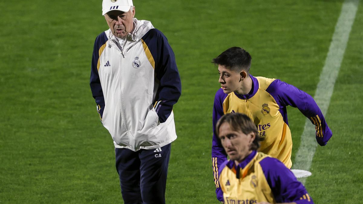 El entrenador del Real Madrid, Carlo Ancelotti, este martes en Riad.