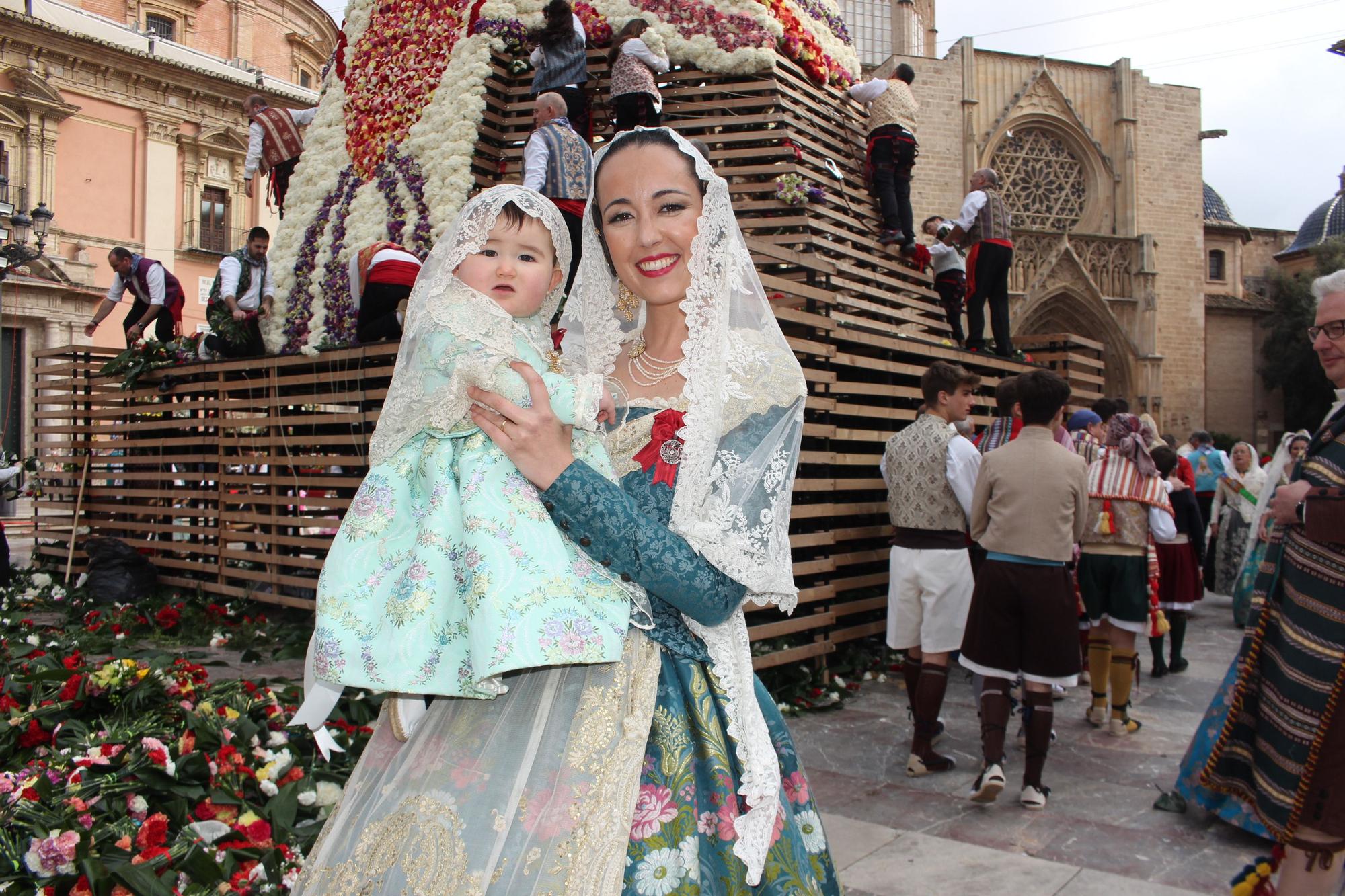 Galería de falleras ilustres en la Ofrenda de las Fallas 2022