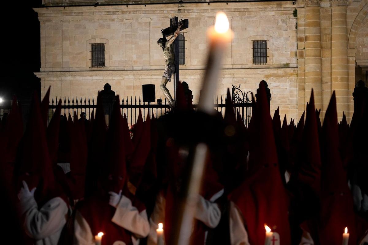 GALERÍA | Las imágenes más impresionantes de la procesión del Silencio este Miércoles Santo en Zamora